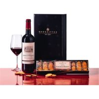 Rotwein Bordeaux Chateau und Käsegebäck