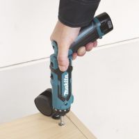 Makita Akkubohrschrauber DF012DSE mit 2 Akkus und Koffer
