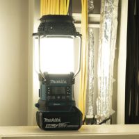 makita Akku-Radio DMR056 mit Laterne 18V